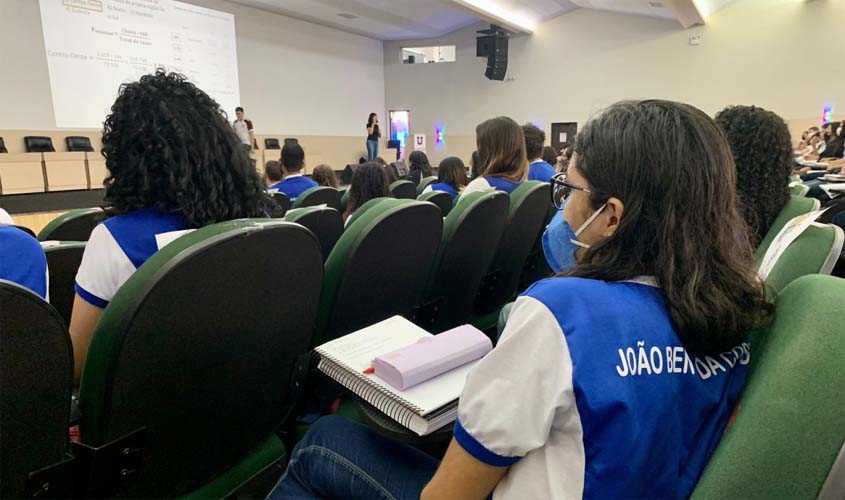 Alunos da Rede Pública Estadual obtêm resultados positivos no Enem; plataformas têm reforçado aprendizado