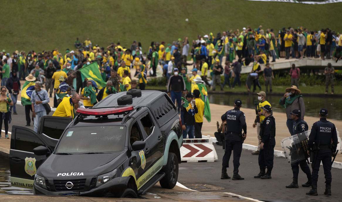 Os generais e os cabos do jipe de 8 de janeiro