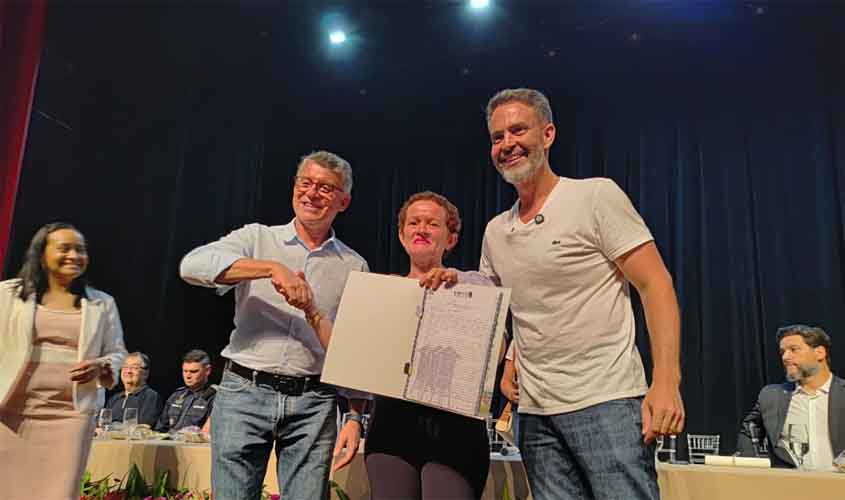 Prefeitura entrega títulos definitivos de propriedade e contempla mais de mil famílias em Porto Velho