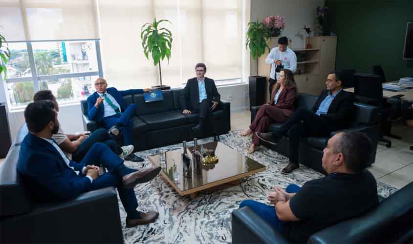 Prefeitura de Porto Velho recebe veículos e 500 cestas básicas doados pelo TCE e MPC para ajudar famílias atingidas pela cheia do Madeira