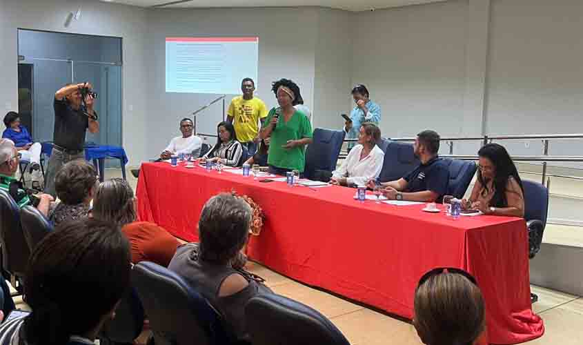 Sílvia Cristina participa de reunião no Sintero para discutir enquadramento de técnicos na transposição