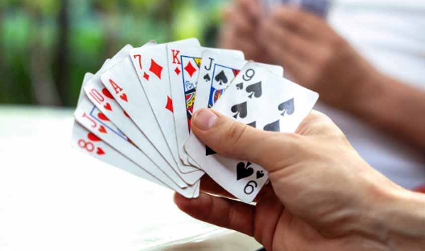 Conheça os 4 principais jogos de baralho