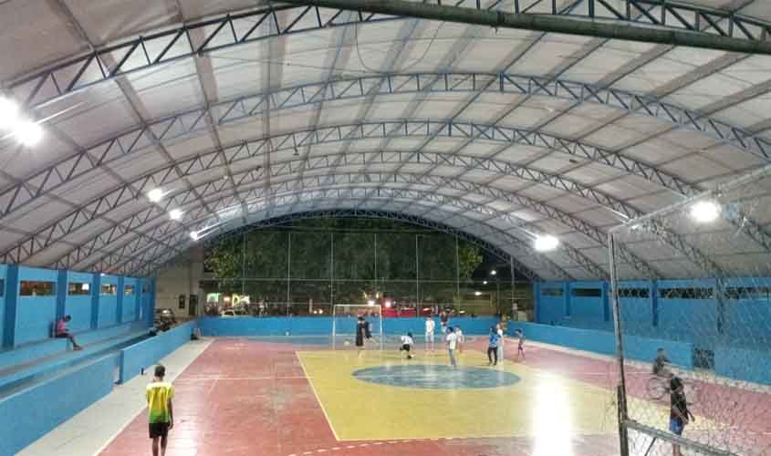 Prefeitura investe na melhoria de quadras esportivas 