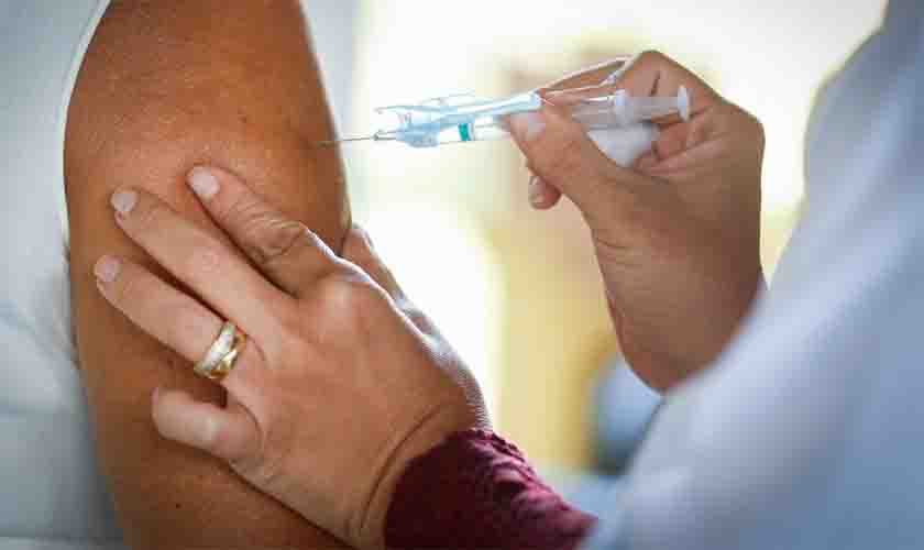 Vacinação reduz ocupação de UTIs nos estados para menos de 90%