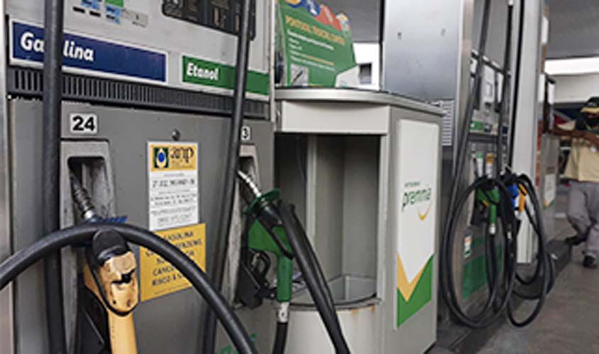 Partidos questionam decreto que obriga postos a informarem preços de combustíveis antes da redução do ICMS
