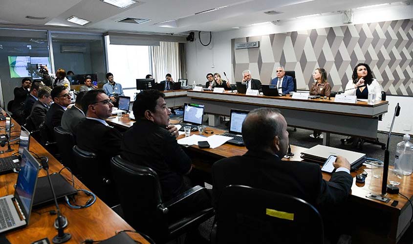 Familiares criticam 'ilegalidades' na prisão dos manifestantes de 8 de janeiro  Fonte: Agência Senado