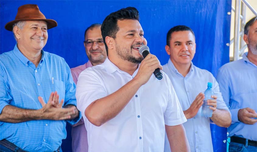 Deputado Marcelo Cruz participa de entrega equipamentos para associações rurais