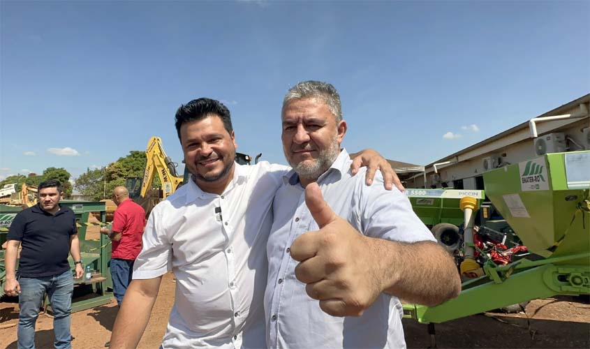 Vereador Everaldo Fogaça participa da entrega de equipamentos agrícolas de emenda parlamentar do deputado Marcelo Cruz