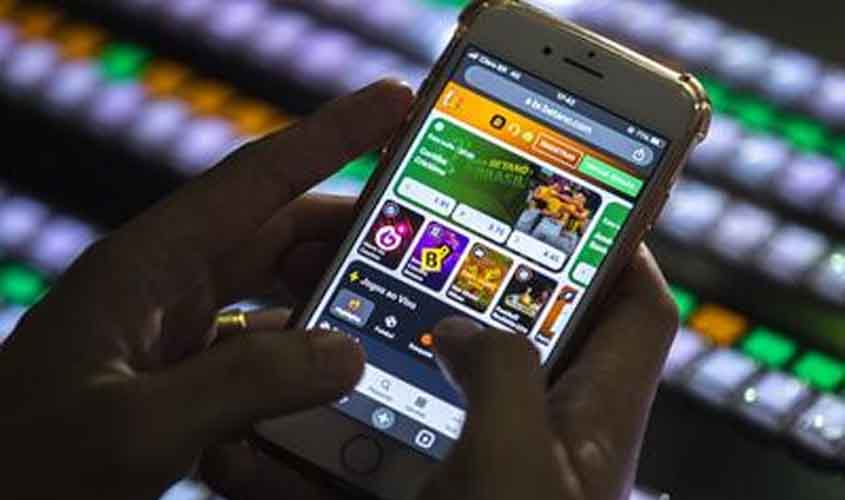 Apostas em bets adiam ingresso de 1 em cada 3 jovens no ensino superior privado