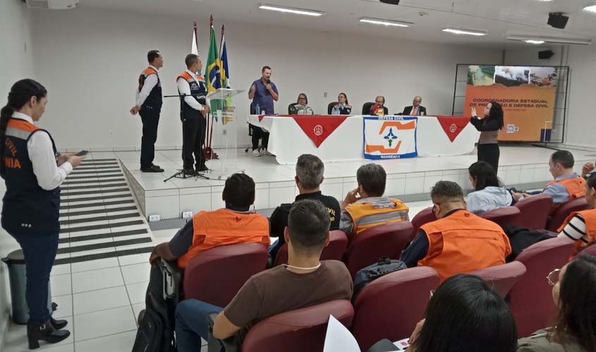 Defesa Civil participa de workshop sobre riscos e desastres