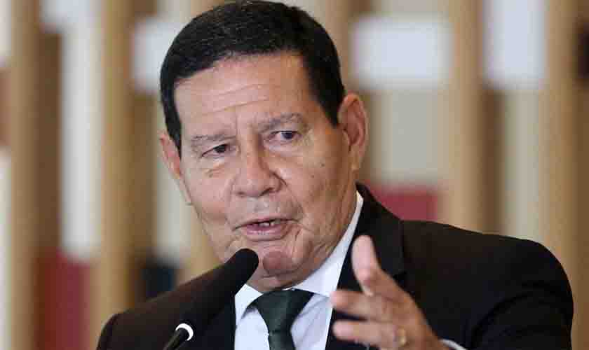 Mourão tem encontro secreto com Barroso e diz que Forças Armadas não apoiam golpe bolsonarista
