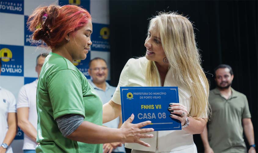 Ieda Chaves acompanha sorteio de endereços de casas de quatro empreendimentos habitacionais