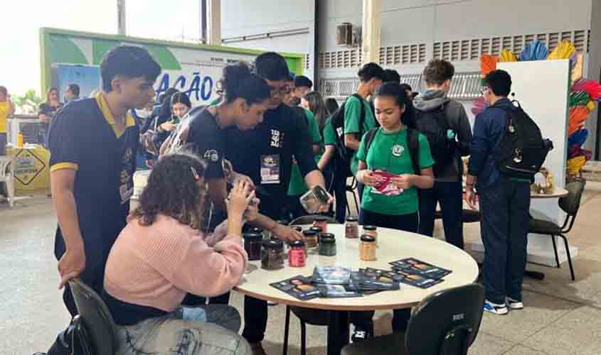 Grupo Educacional Aparício Carvalho Marca Presença na 5ª Feira dos Estudantes Rondônia Internacional