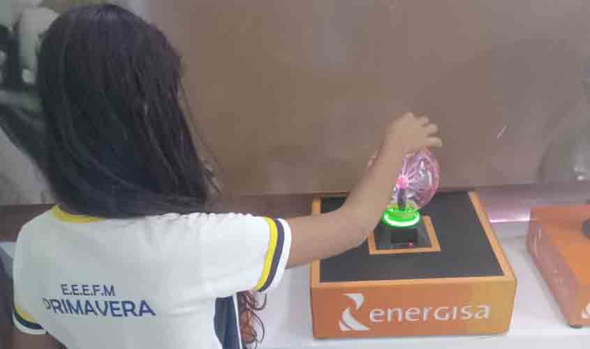 Alunos e professores participam de ação de eficiência energética