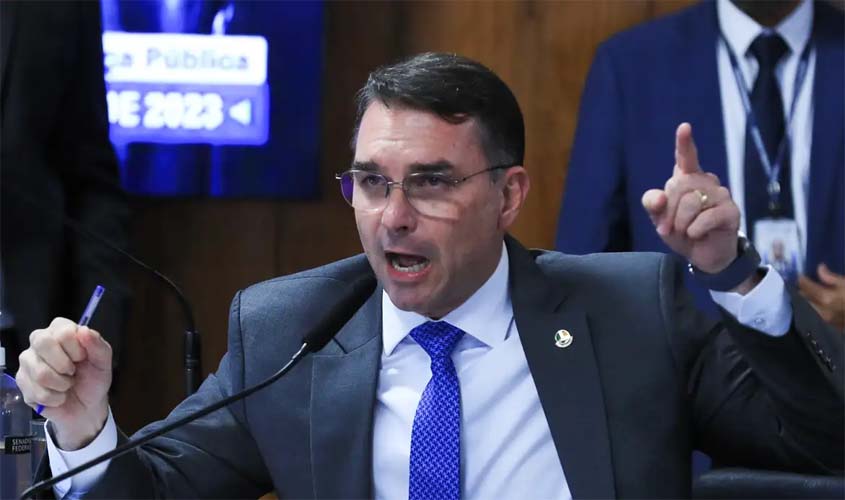 Missão pede investigação sobre filiação de Flávio
