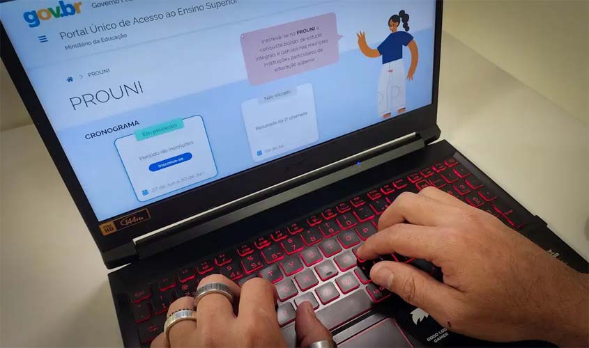 Estudante deve comprovar inscrição no Prouni hoje