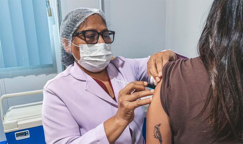 Vacinação e atendimentos extras são ofertados neste sábado (15)