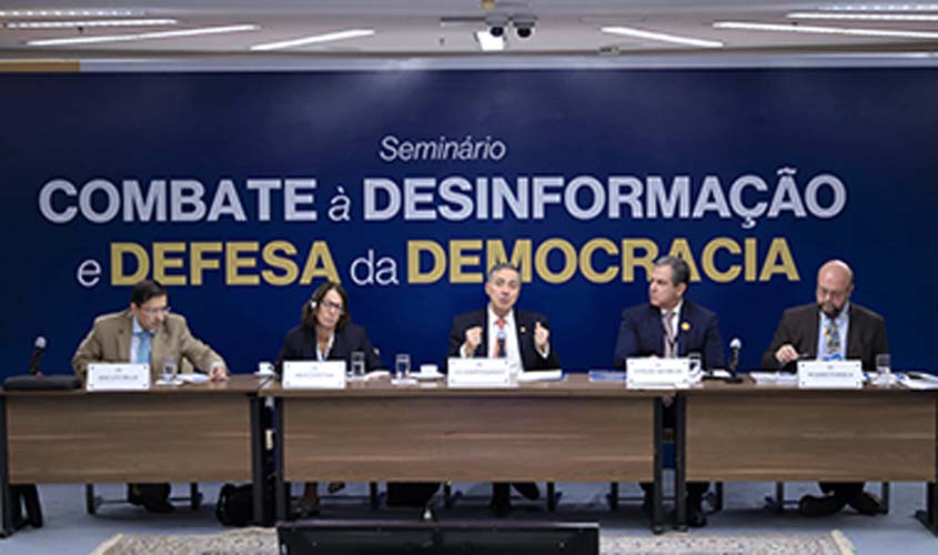 Ministro Barroso afirma que a desinformação ameaça democracia e direitos fundamentais