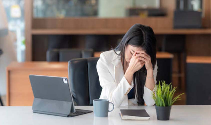 Síndrome de Burnout - empresas têm priorizado o desempenho operacional, desconsiderando a saúde emocional das pessoas