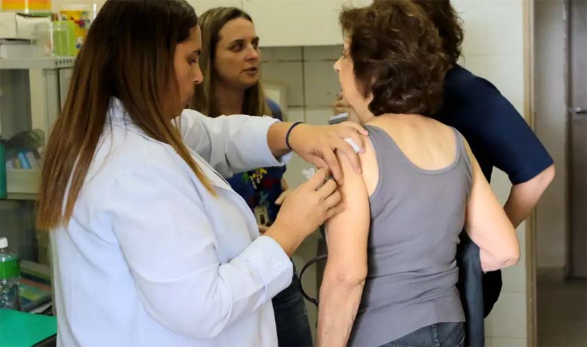 SUS amplia vacina Pneumo 20 para maiores de 85 anos
