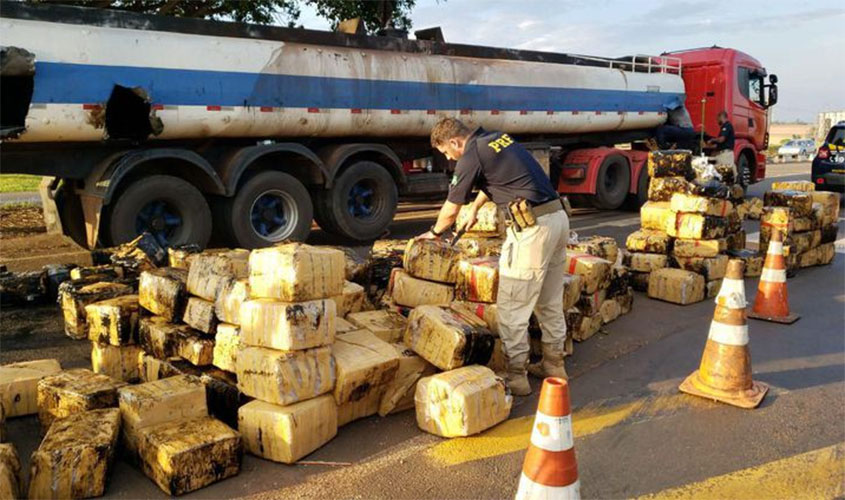 PRF apreende quase 3 toneladas de maconha no Paraná