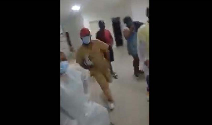 Médico tenta agredir acompanhante de paciente em hospital no Ceará (Vídeo)