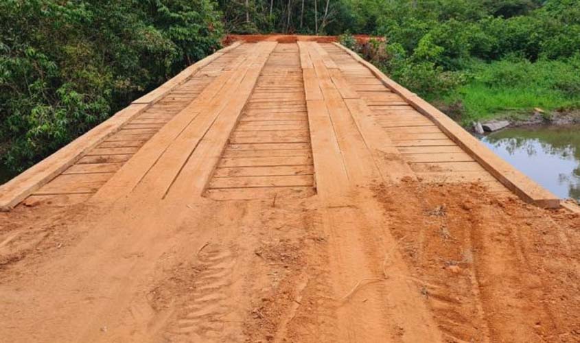 Governo de Rondônia recupera ponte de madeira sobre o rio Branco na RO-370