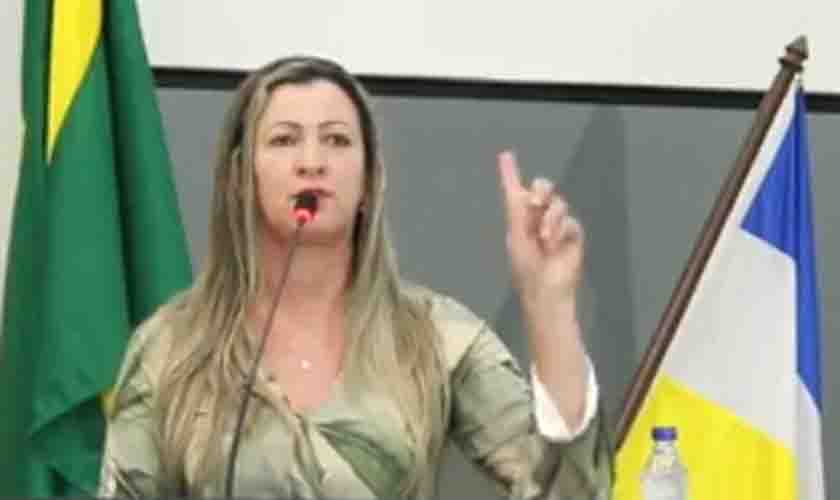 Vereadora, que é professora, denuncia perseguição política, coação a alunos e avisa: “isso vai virar caso de polícia”; vídeo