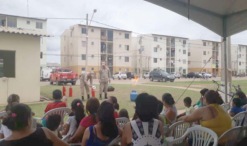 Moradores do Porto Madero I são orientados sobre manuseio de extintores de incêndios