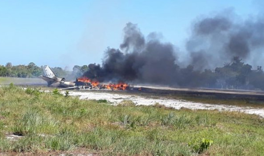 Uma pessoa morre e nove ficam feridas em queda de avião na Bahia