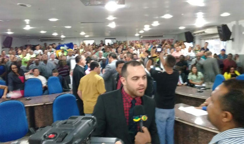 Proposta por Márcio Oliveira, audiência pública na Câmara Municipal, discute serviço de taxi compartilhado