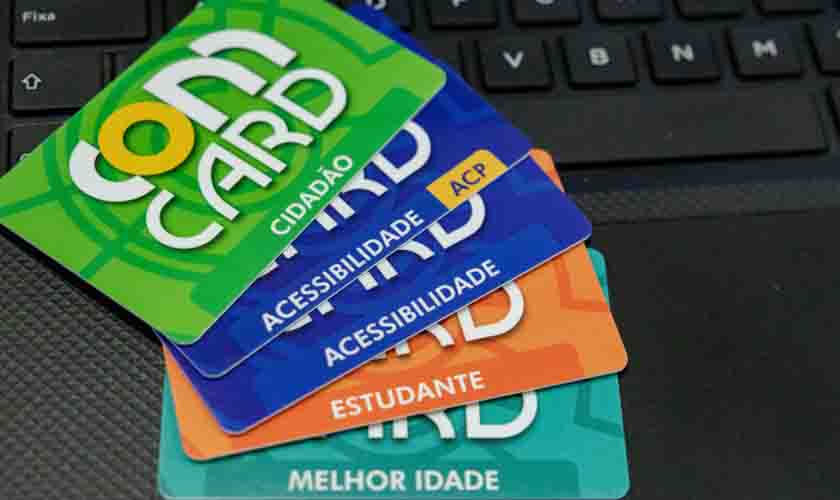 Biblioteca Viveiro das Letras atende população para aquisição do COM Card