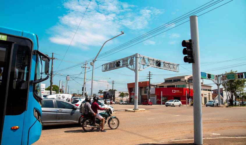 Prefeitura inicia instalação de câmeras em semáforos, em convênio com Detran