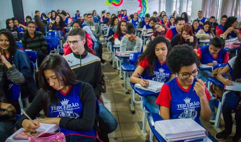 Novo secretário da Educação quer fortalecer ensino médio e incentivar resultados nacionais de alta performance