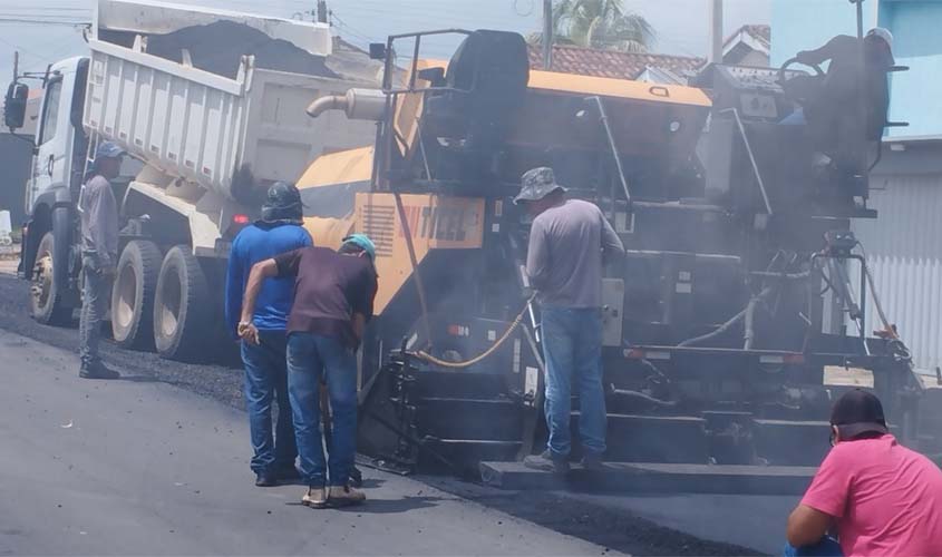 Prefeitura avança com recapeamento da rua T-17