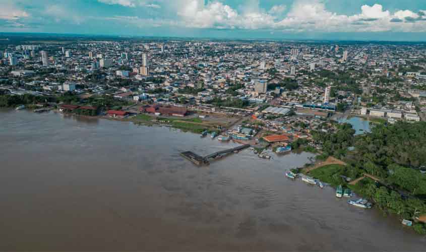 Rio Madeira registra 16,59 metros e se distancia de cota de inundação