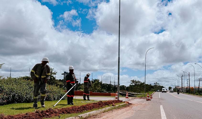 Prefeitura inicia instalação de rede iluminação na RO-135