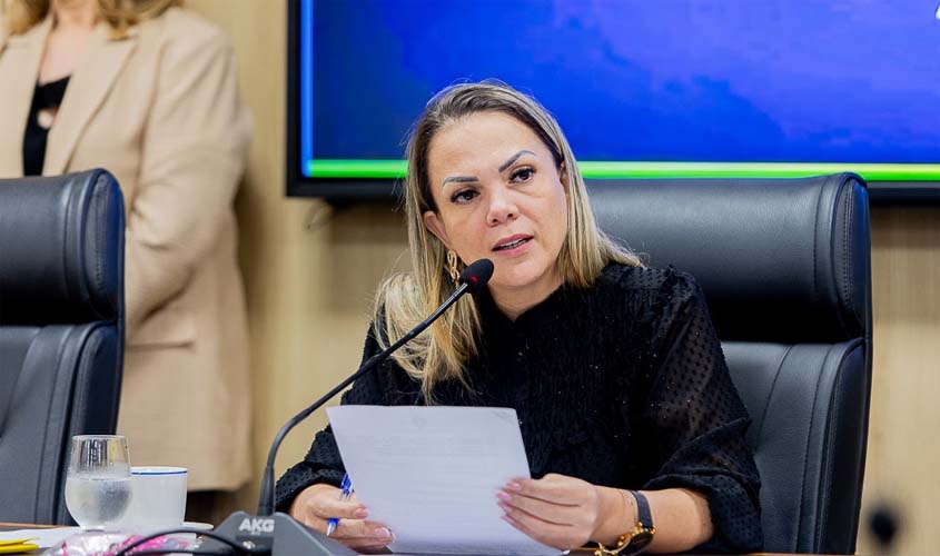 Deputada Cláudia de Jesus propõe reduzir preço dos combustíveis em RO