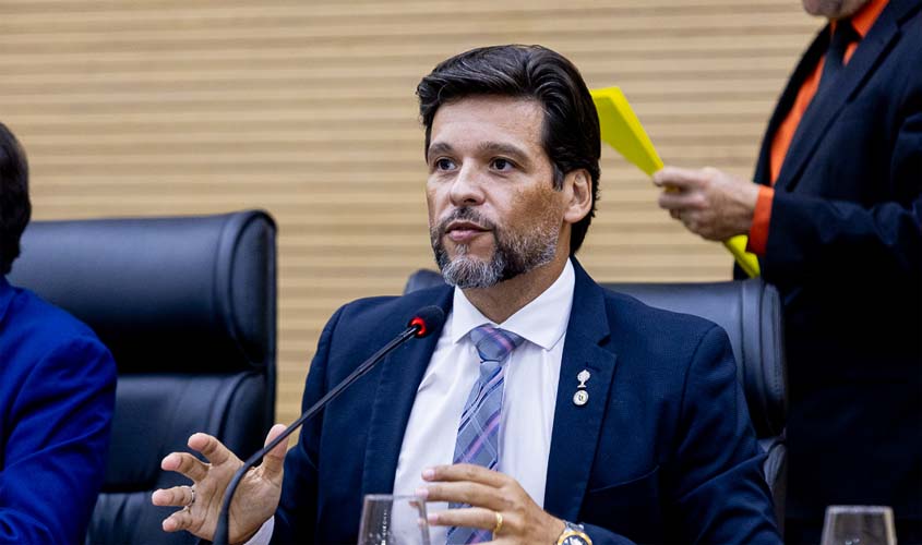 Deputado denuncia falhas e possível uso político no DER