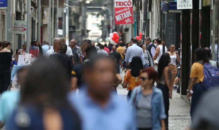 Abono salarial é pago a nascidos em março e abril