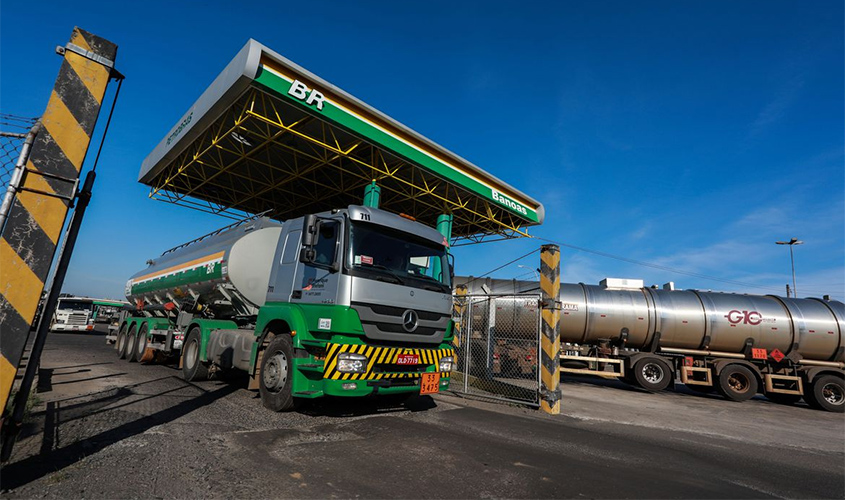 Petrobras sobe pela segunda vez gasolina nas refinarias em maio