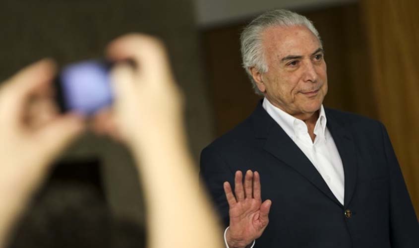 PGR pede mais prazo para investigar Temer e ministros