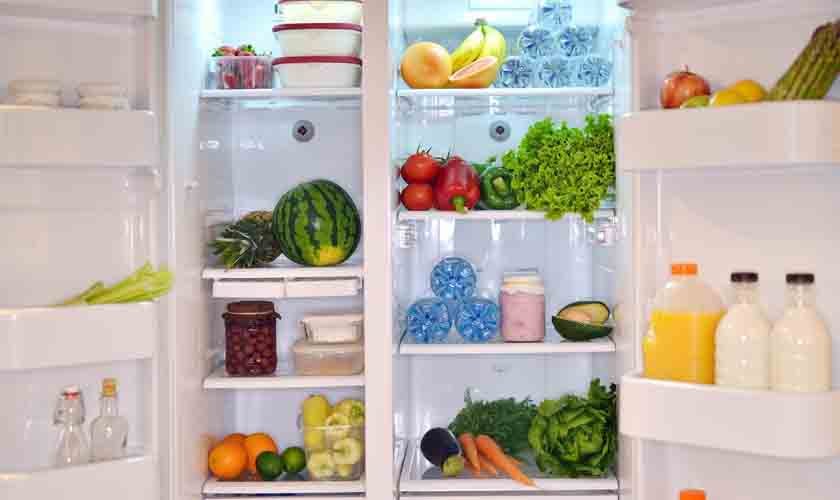 Despensa e geladeira organizadas podem ajudar a economizar nas compras