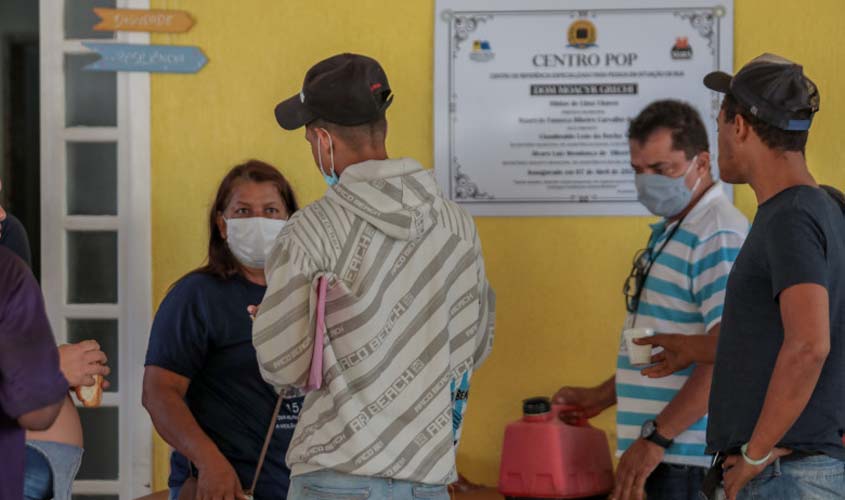 Campanha 'Doe Cobertores e Agasalhos' atende moradores em situação de rua durante frente fria em Porto Velho