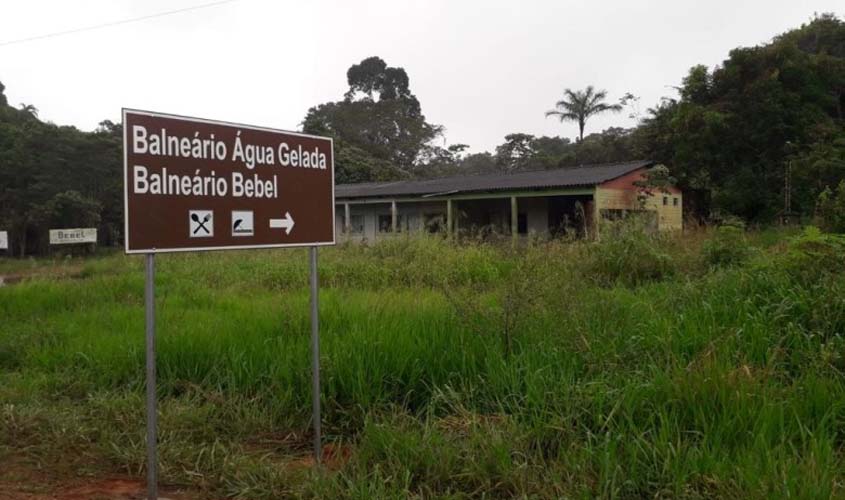 Placas de sinalização são instaladas indicando balneários da capital