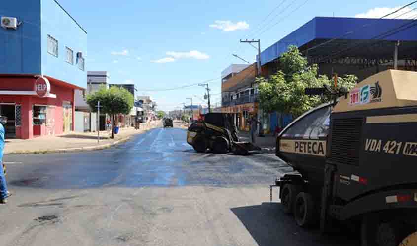 Prefeitura inicia recapeamento da avenida Brasil