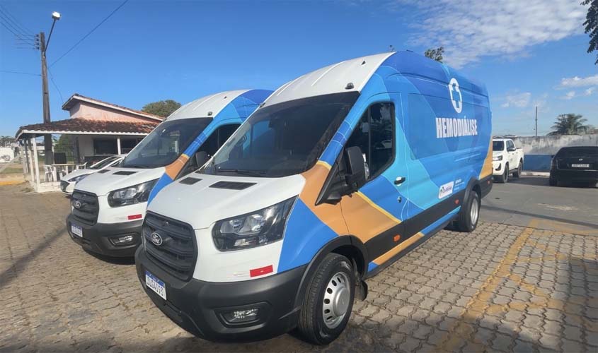 Prefeitura entrega vans para pacientes em hemodiálise