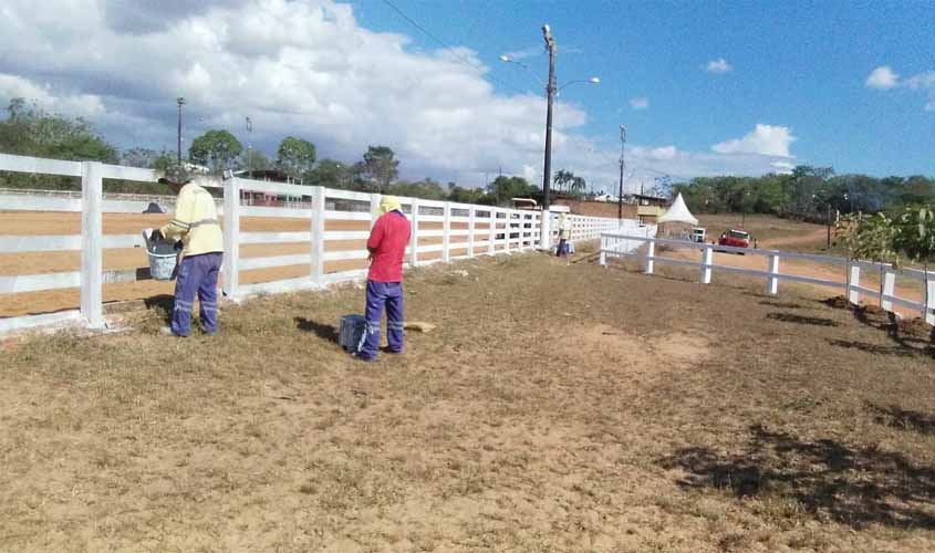 FLOR DO MARACUJÁ - Prefeitura limpa todo o entorno do Parque de Exposição