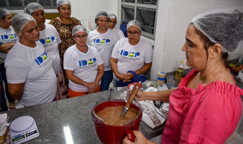 Cursos de cupcakes e artesão de biojóia começaram