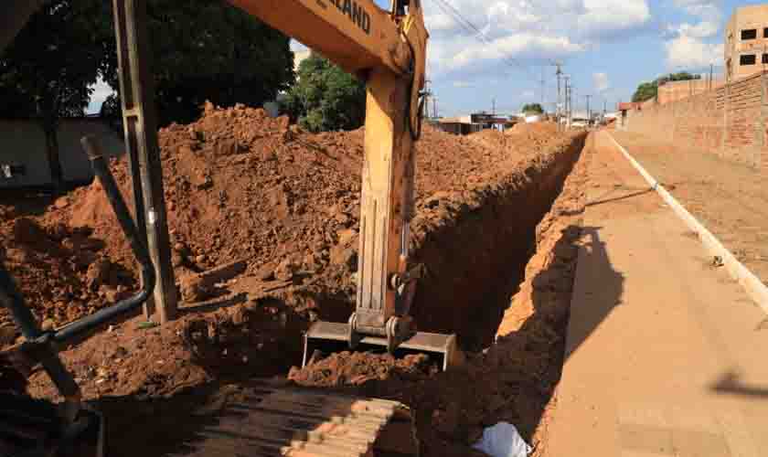 Nova rede de drenagem é construída na rua Vieira Caúla com Mamoré